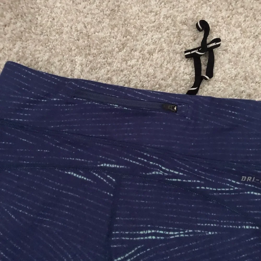 Nike dri-fit crop capri leggings, size small p